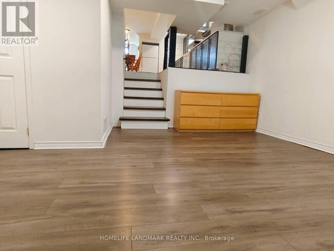 Building Photo - 2527 Kingsberry Crescent