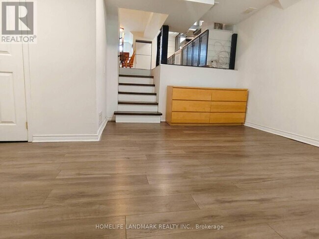 Photo du bâtiment - 2527 Kingsberry Crescent