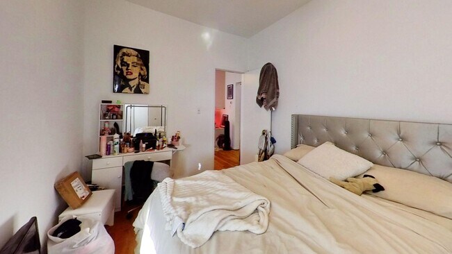 Foto del edificio - 702 W Barry Ave