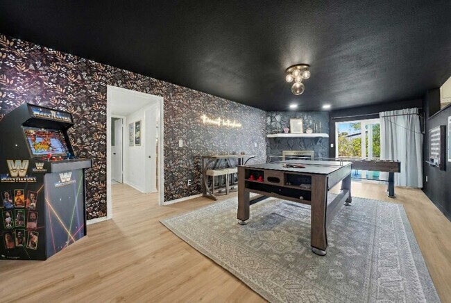 Building Photo - 14323 83rd Pl N