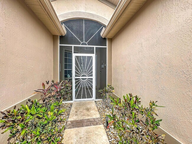 Foto del edificio - 1343 Shoreline Cir