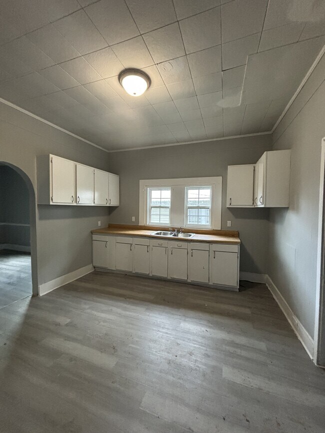 Building Photo - 1120 Elm Ave