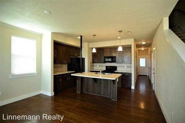 Building Photo - 3 br, 2.5 bath House - 2320 Verna Lee Blvd