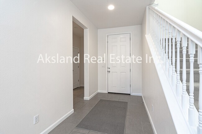 Building Photo - 2355 Azevedo Ave