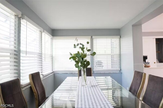 Foto del edificio - 1745 Hanson St