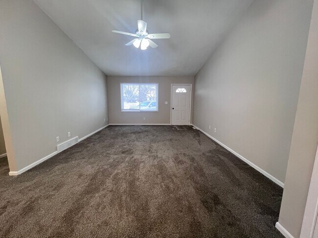 Foto del edificio - Rockford Schools! 3 Bedroom Duplex