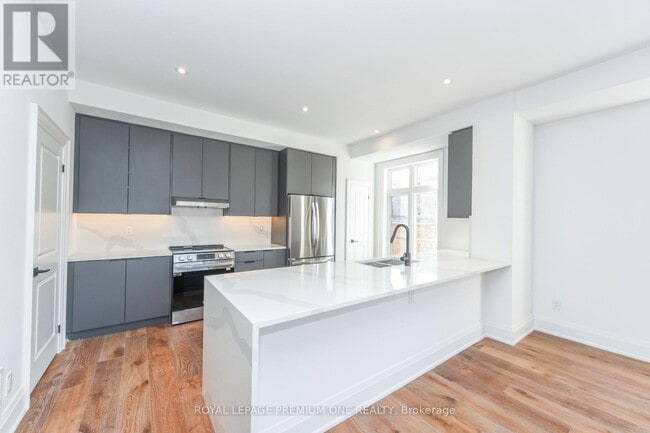 Building Photo - 40 Lunar Cres