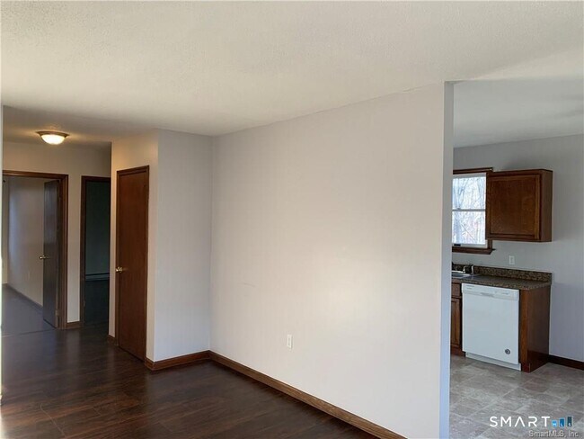 Foto del edificio - 454 Cow Hill Rd