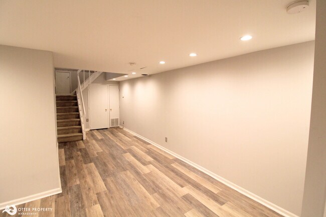Building Photo - 2112 South Street