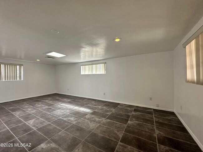 Building Photo - 4049 N Ray Pl