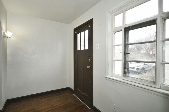 Building Photo - 4 Bedroom Home Available Now! Section 8 Considered!!