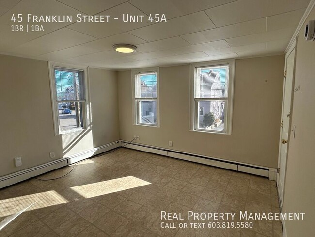 Building Photo - One Bedroom Apartment with Office Space an...