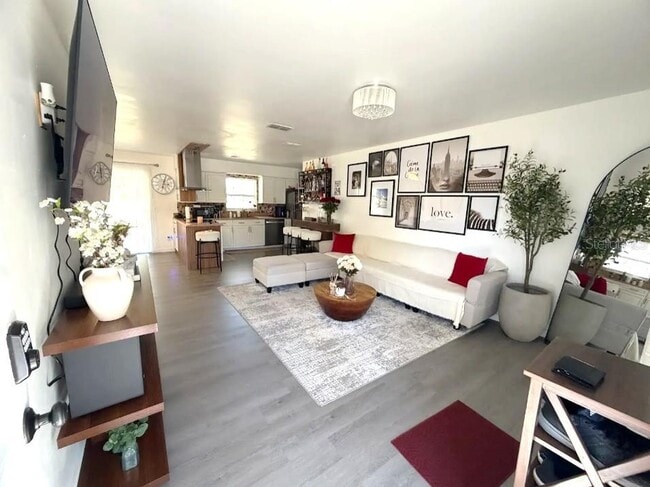 Building Photo - 137 N Nowell St