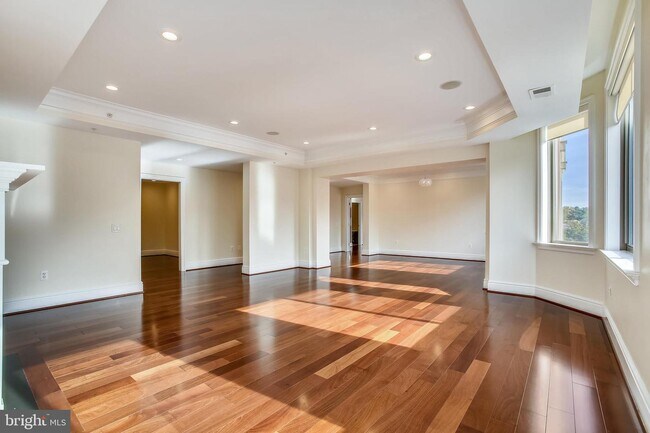 Building Photo - 1450 Emerson Ave