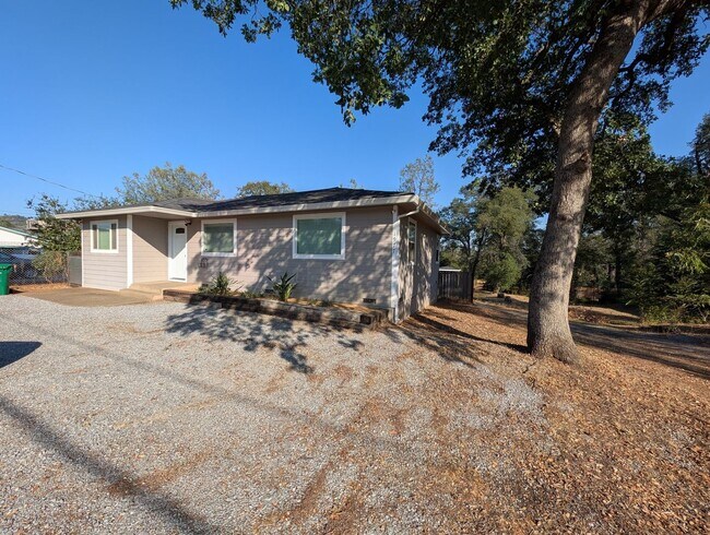 Foto del edificio - 3 Bedroom House in Shasta Lake, Fridge, Wa...