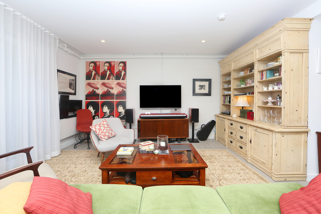 Foto del edificio - 834 Sterling Pl
