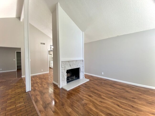 Building Photo - Homey 3-Bedroom 2-Bathroom Home for Rent -...