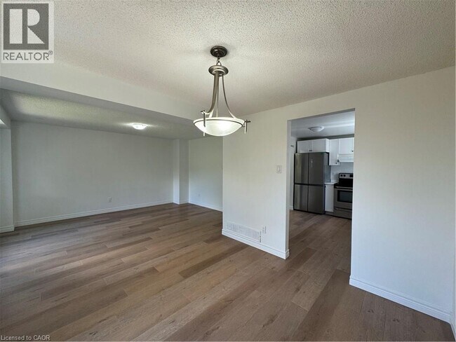 Building Photo - 144 Stonyburn Crescent