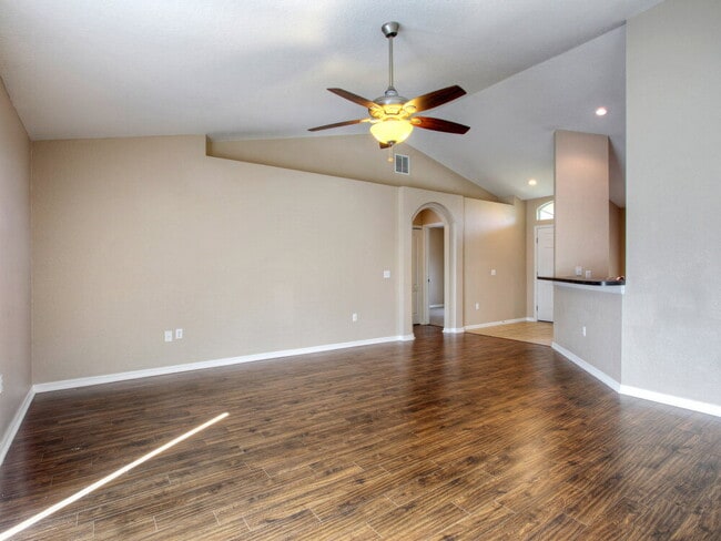 Building Photo - 8364 Greystone Dr