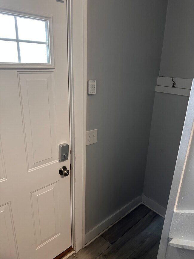 entrada trasera - 24 Corinne St SW