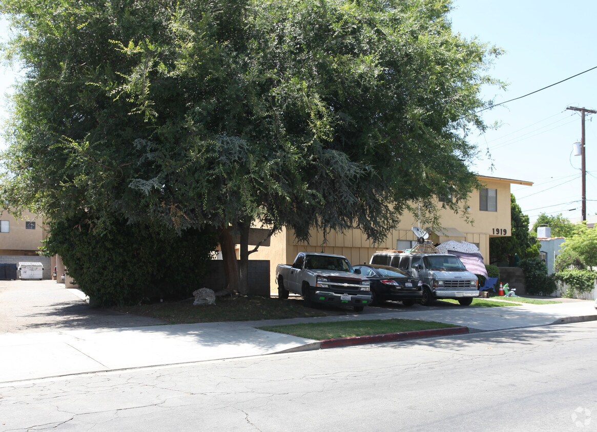 Foto del edificio - 1919 Grismer Ave