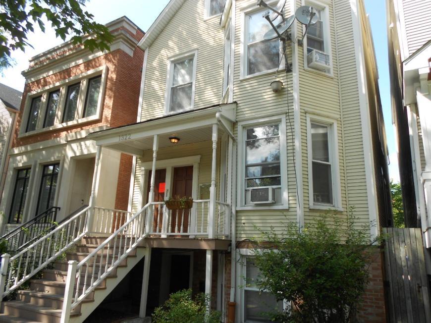 Foto principal - 3 bedroom in Chicago IL 60657