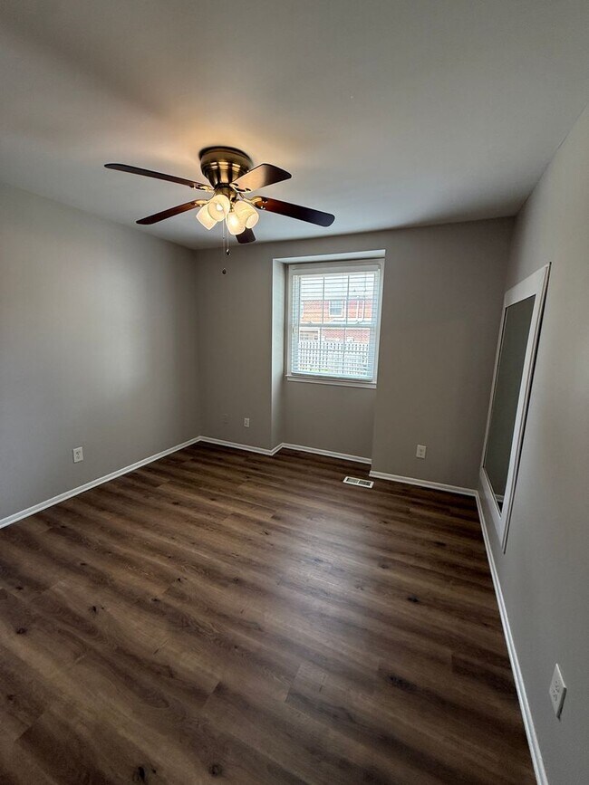 Building Photo - Beautifully updated 3-bedroom townhome in the heart of South Charlotte.