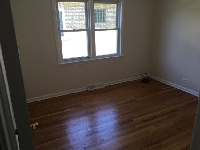 Building Photo - 5501 W Dakin St