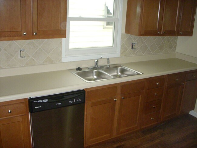 Foto del edificio - **REMODELED 2-BEDROOM HOUSE!**