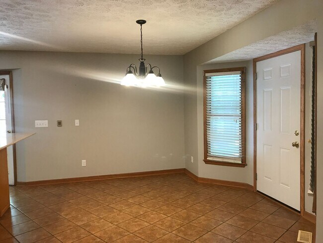 Foto del edificio - Stunning 3 Bedroom Home with Bonus Room