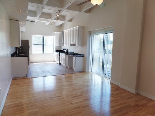 Building Photo - Gallery 3450