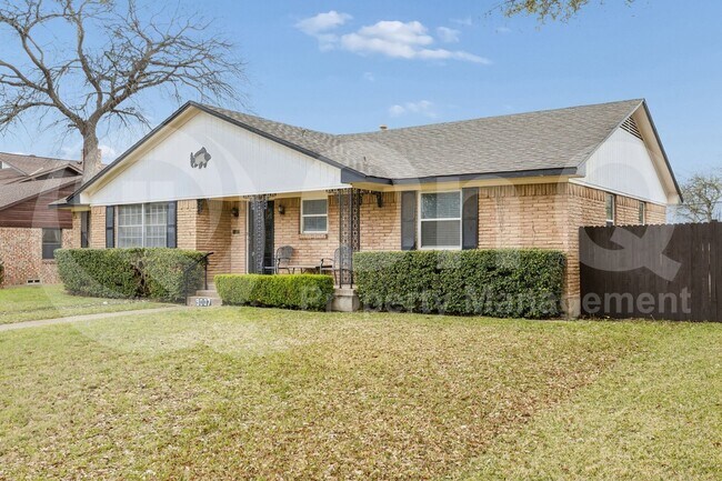 Building Photo - 9007 Sweetwater Dr