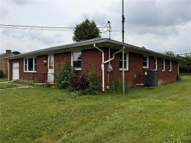 Building Photo - 415 7th St