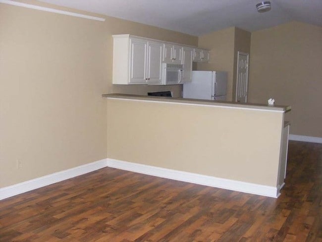 Building Photo - 142 Fair Oaks Dr