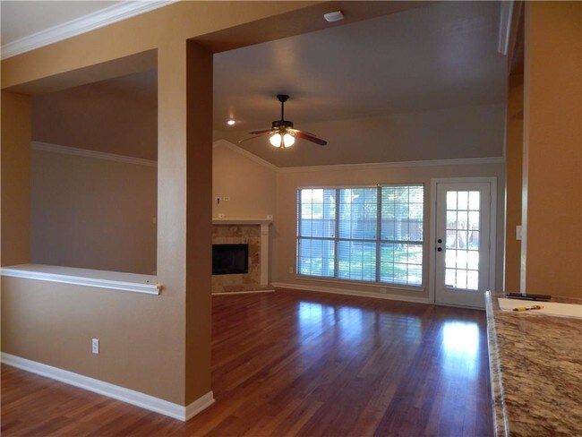 Building Photo - 1716 Blackstone Dr