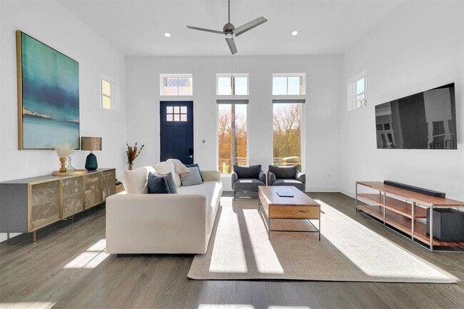 Foto del edificio - 4806 Olive Sparrow Dr