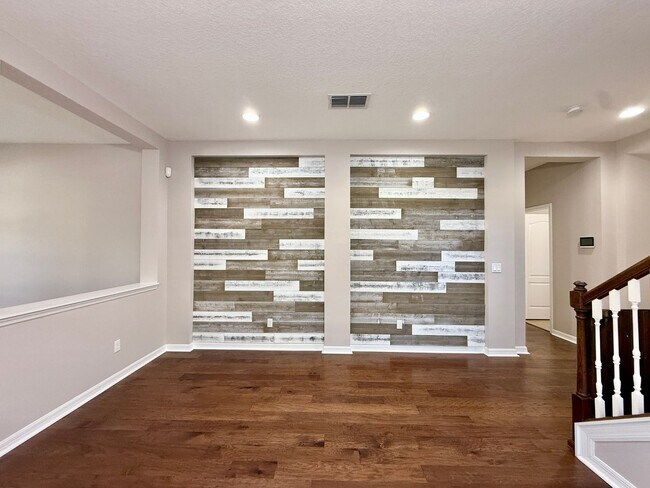 Foto del edificio - SPACIOUS Two Story Beautiful 5/4 Home in The Enclave At Aloma!