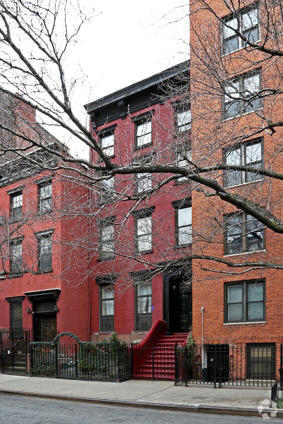 Building Photo - 315 W 18th St