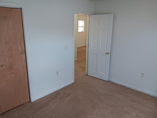 Foto del edificio - For Rent - Four-Bedroom Two-Bathroom Home Available NOW!