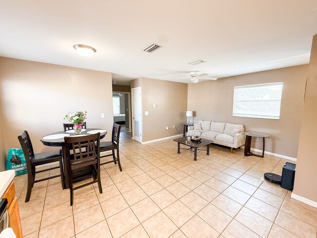 Building Photo - 1014 SW 1st Ave