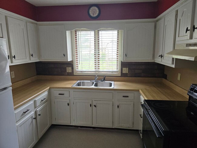 Foto del edificio - 3 Bedroom 2 Bathroom for $1350.00