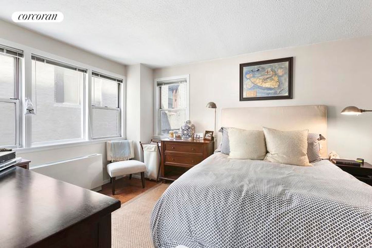 Foto del edificio - 77 E 12th St