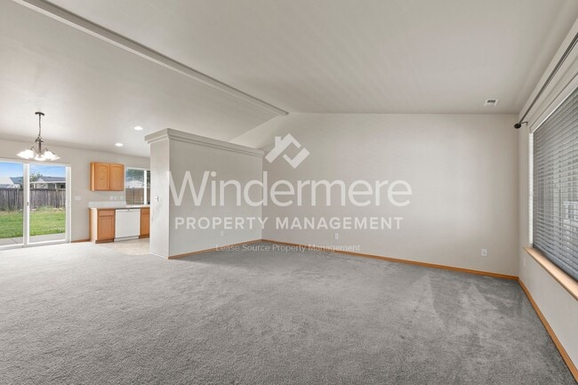 Foto del edificio - **Half off Full 1st Month's Rent** Great 3...