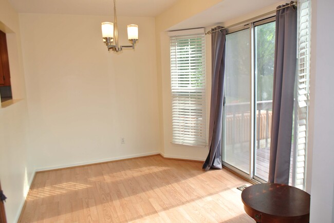 Building Photo - 7441 N Kingston Ct