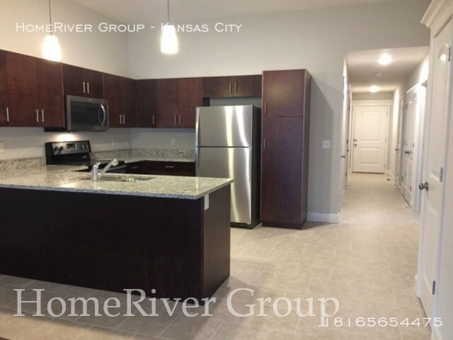 Foto principal - New 3bed/2bath duplex w/1 car garage