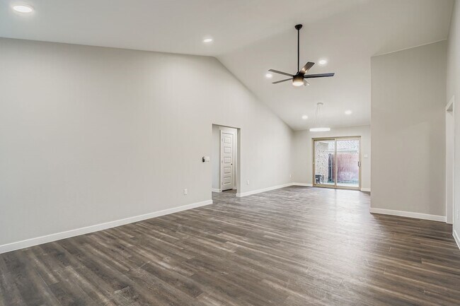 Foto del edificio - 3809 Misty Meadow Dr