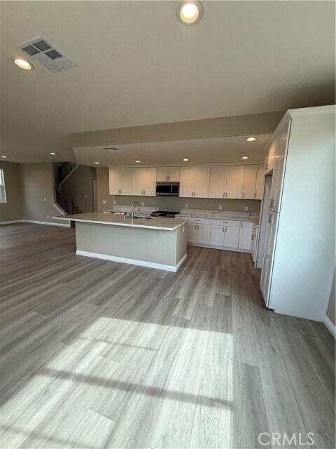 Foto del edificio - 7398 N Maple Ave