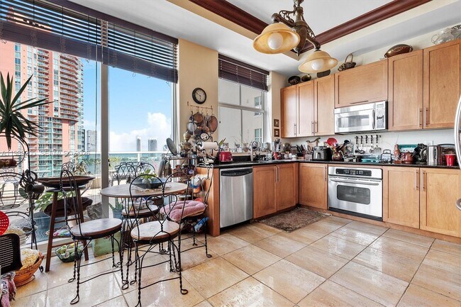 Foto del edificio - 3340 NE 190th St