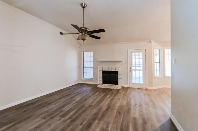 Foto del edificio - 4578 Bassett Hall Dr