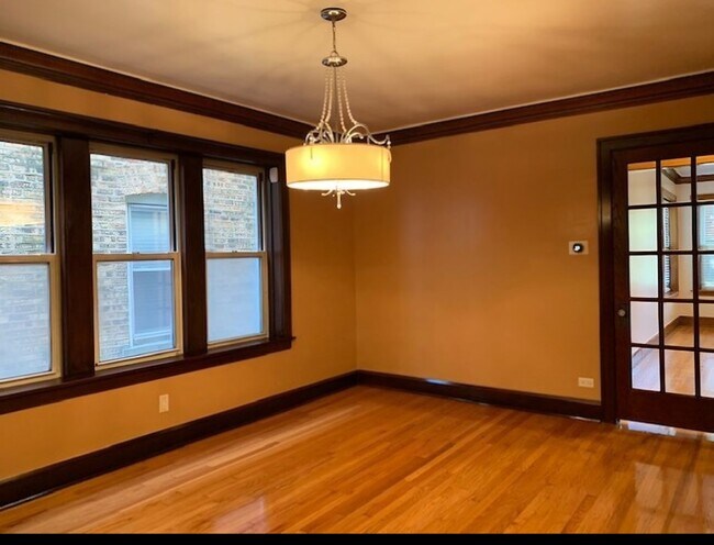 Building Photo - 3303 N Avers Ave